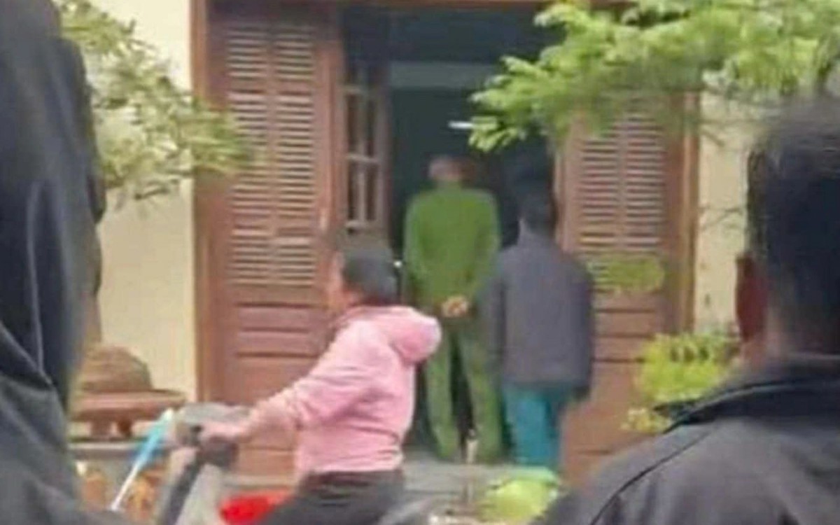 Hai người đàn ông tử vong trong tư thế quỳ tại một căn nhà