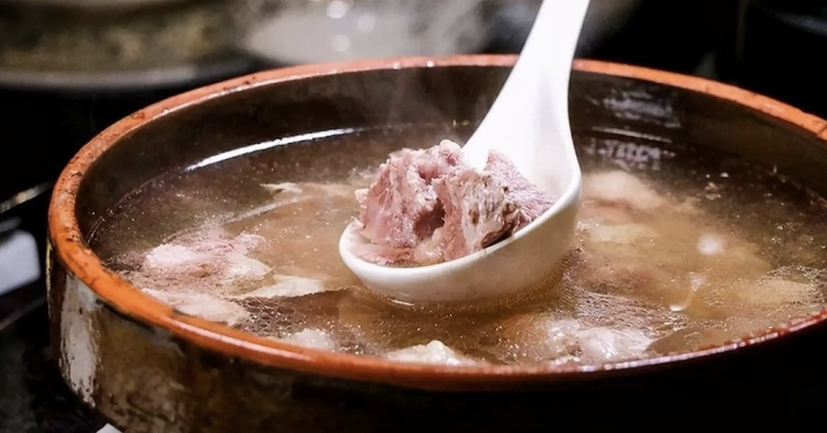 Nước hầm xương có giúp bổ xương khớp, bổ sung collagen, đẹp da?