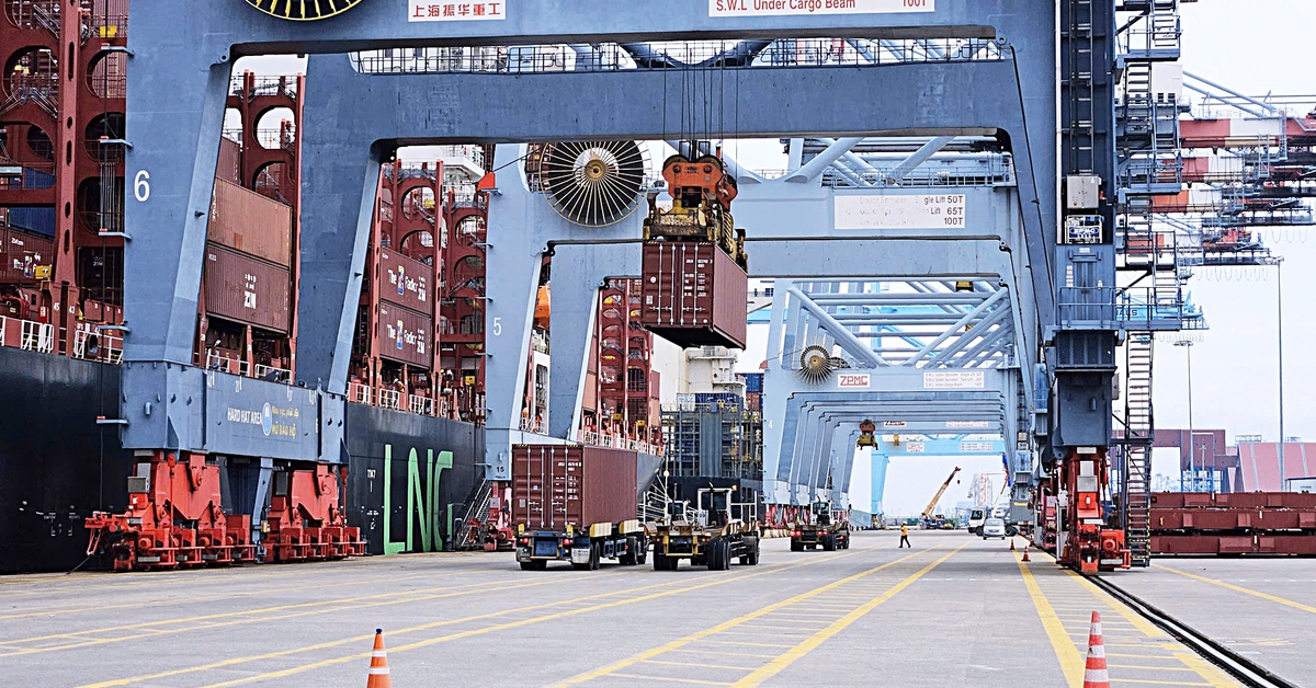 Lo 'nhập siêu logistics' kéo dài, kiến nghị phát triển trung tâm hàng hải quốc tế tại TP.HCM