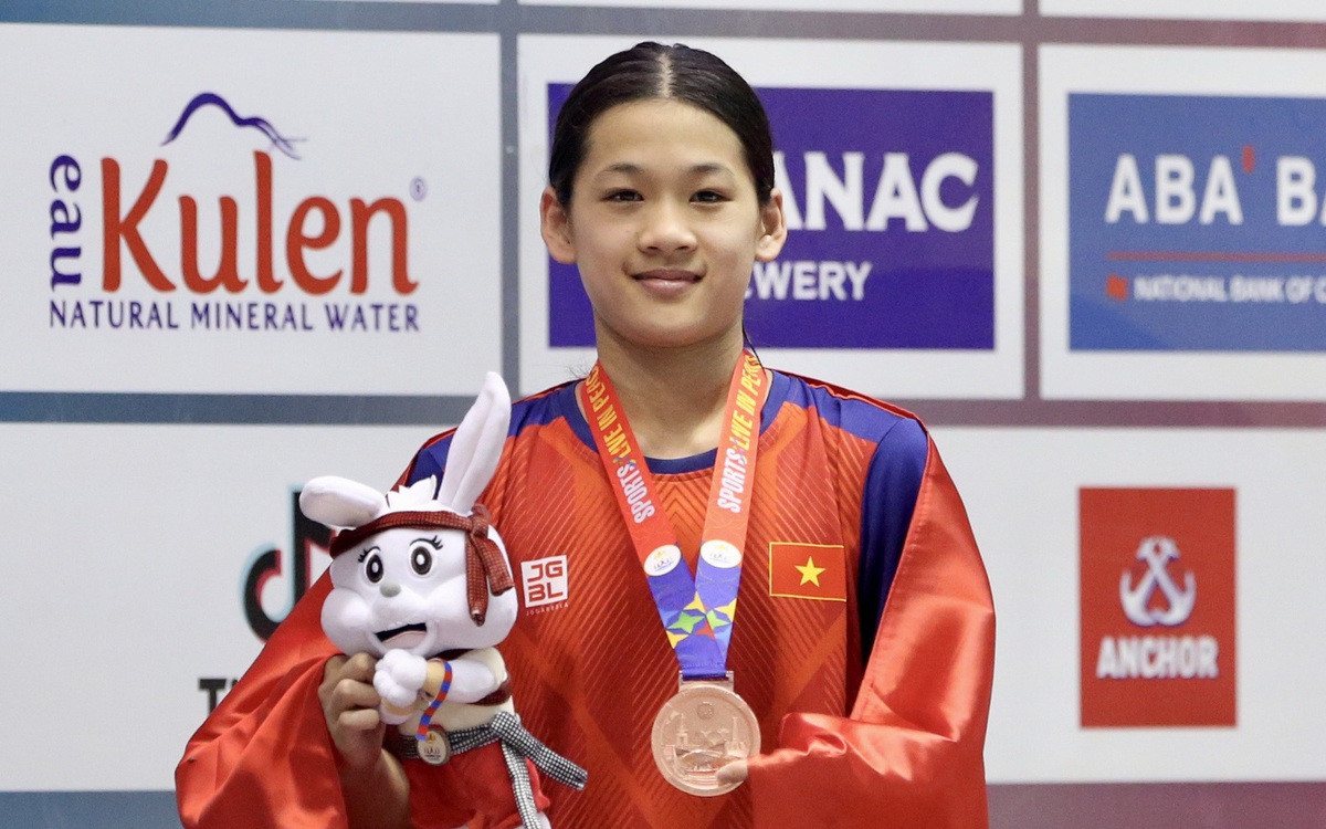 Kình ngư 16 tuổi bất ngờ làm được điều Ánh Viên chưa từng làm được cho bơi lội Việt Nam