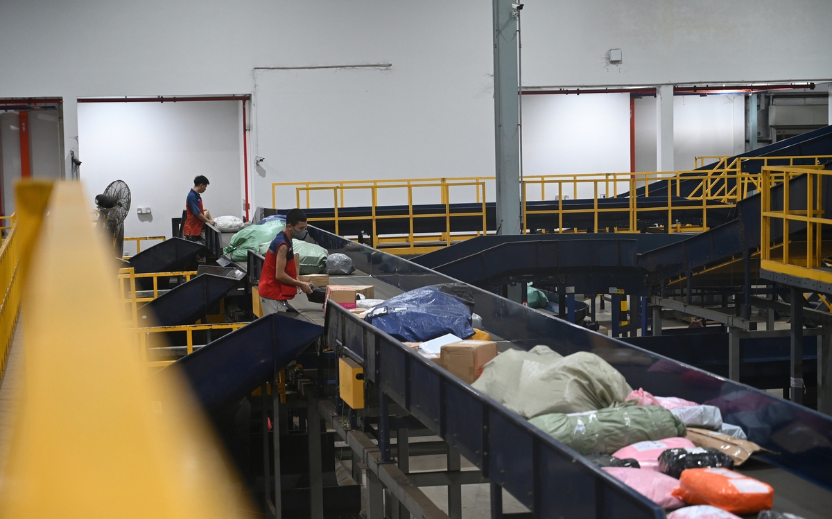 Chi phí logistics của Việt Nam lọt top đắt đỏ trong khu vực: Điểm nghẽn ở đâu?