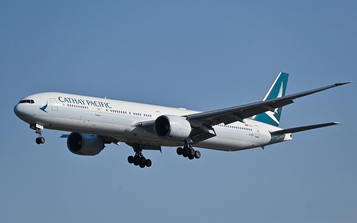 Thanh niên Trung Quốc bị bắt vì cố mở cửa máy bay trên không trung