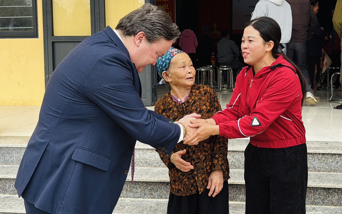 Đại sứ Mỹ đến thăm các gia đình bị ảnh hưởng bởi thiên tai ở Lạng Sơn