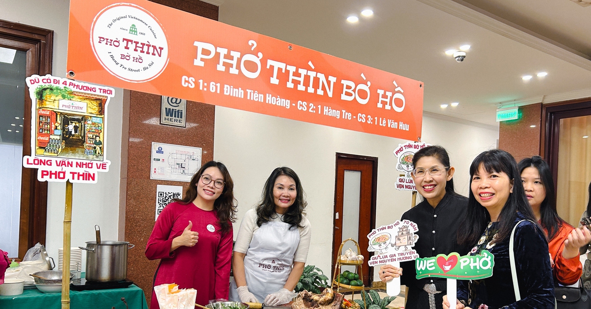 Bộ Ngoại giao chiêu đãi khách bằng phở Thìn Bờ Hồ đúng Ngày của Phở