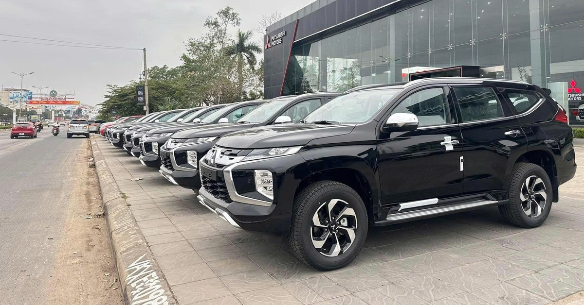 Mitsubishi Pajero Sport bán trở lại sau 7 tháng 'vắng mặt': Chỉ còn máy xăng, không dễ mua được