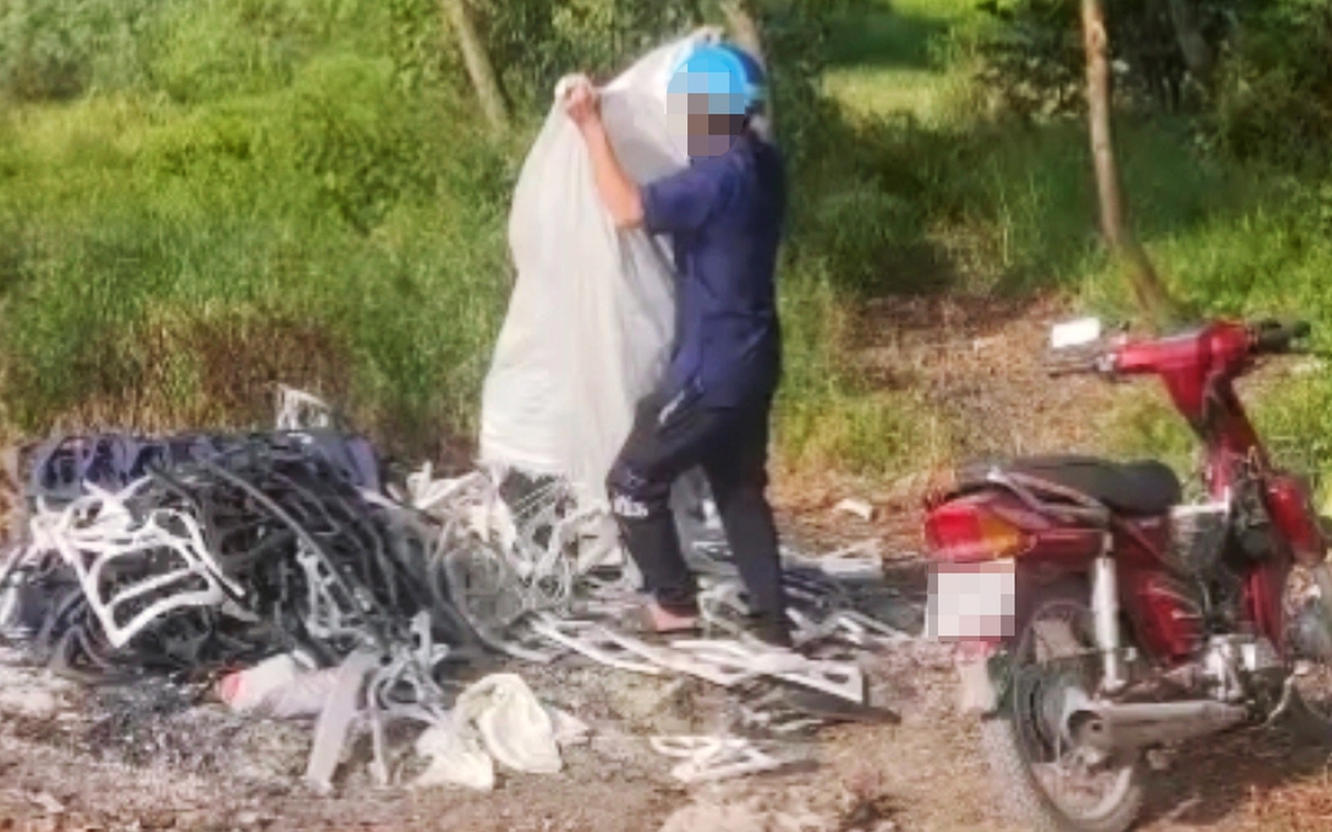 Bỏ rác thải sai quy định bên đường Rạch Cầu Suối, 1 người bị phạt 3,5 triệu đồng