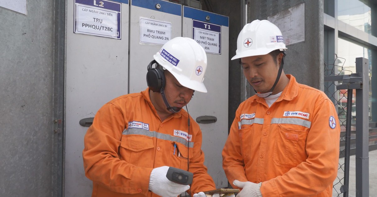 Ngành điện TP.HCM khuyến cáo người dân dùng điện an toàn trong thời tiết cực đoan