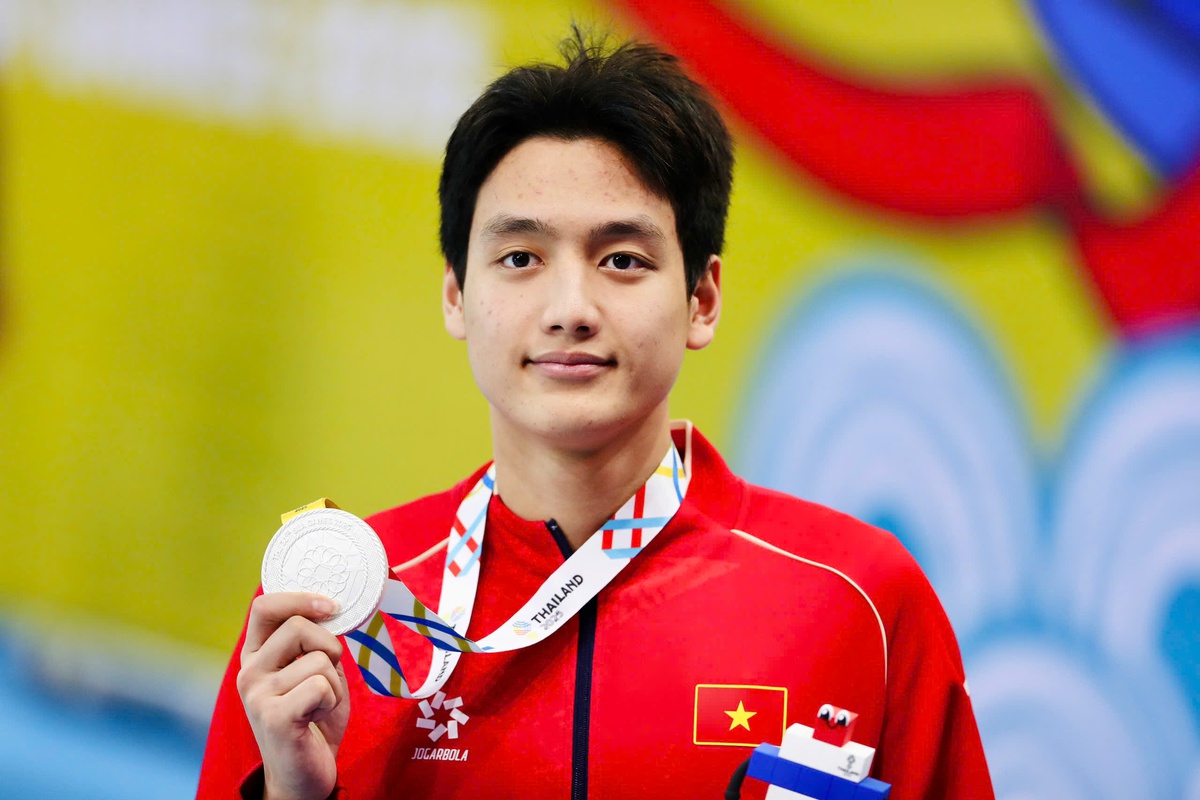 Kình ngư 17 tuổi khiến cả làng bơi SEA Games kinh ngạc