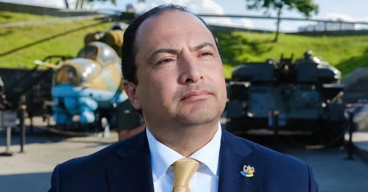 CEO Miss Universe từ chức