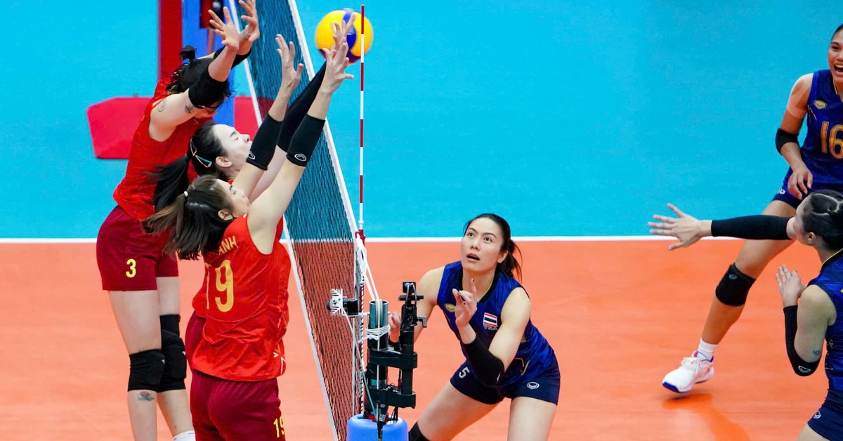 Bóng chuyền nữ Việt Nam - Thái Lan 25-19, 13-25, 18-25 (ván 4): Thái Lan vượt lên