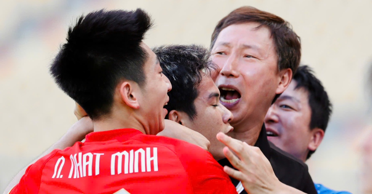 Siêu phẩm sút phạt của U22 Việt Nam khiến U22 Philippines... đứng hình