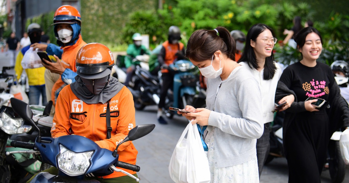 Sàn thương mại điện tử lại tăng phí trước cao điểm mua sắm cuối năm