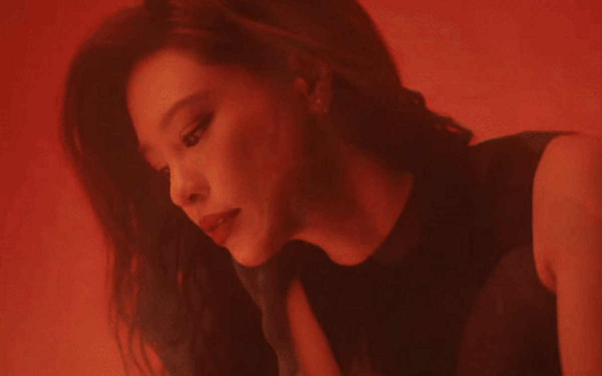 Bùi Lan Hương mê hoặc khán giả trong MV 'Nhan sax'