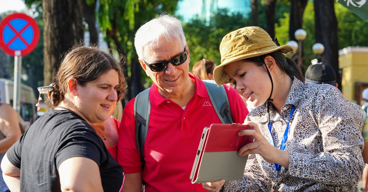 Đoàn khách vừa đi họp vừa du lịch tại TP.HCM: Được hỗ trợ tiền, tặng quà