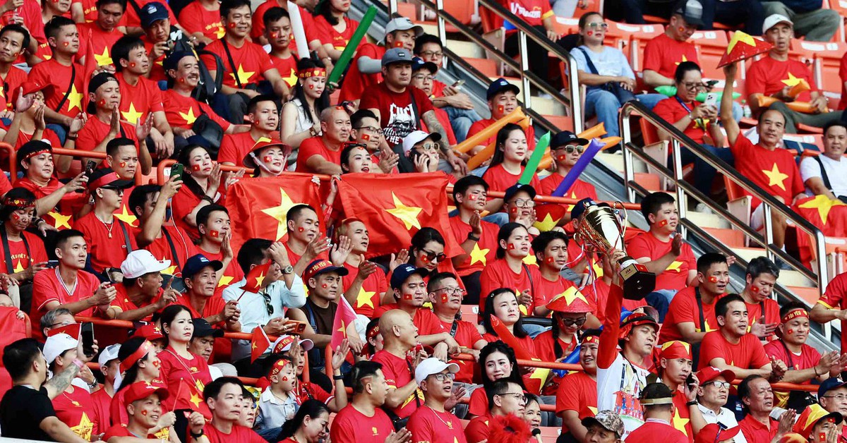 Cổ động viên Việt Nam 'khóc ròng' tìm vé trận chung kết U22 Việt Nam - Thái Lan