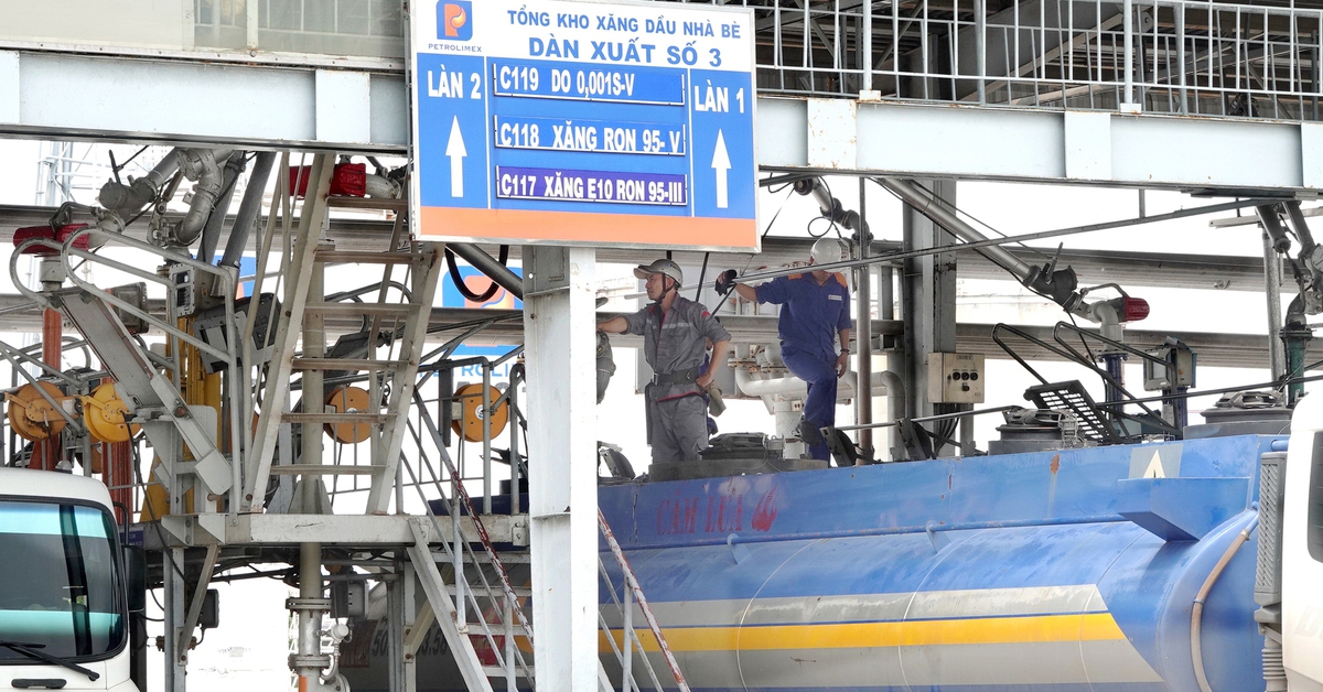 Xăng dầu giảm liên tục 5 phiên, doanh nghiệp đầu mối lao đao vì nhập về giá cao, bán giá thấp