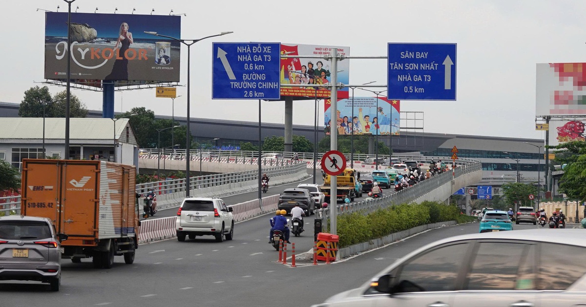 'Rối ren' bảng quảng cáo ngoài trời ở TP.HCM