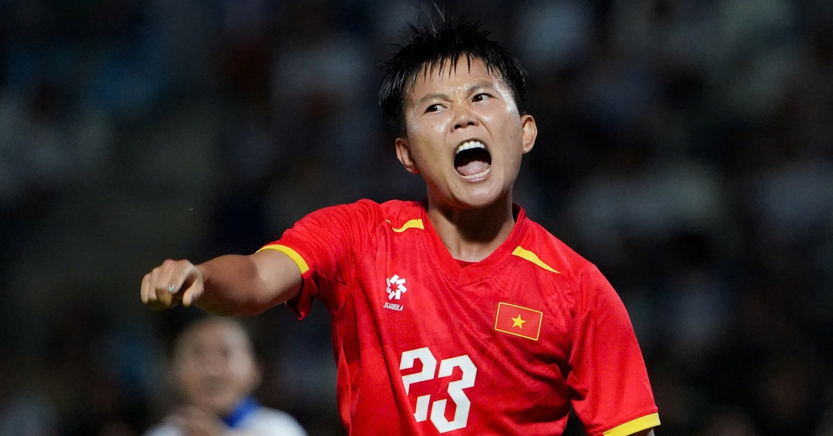 Bích Thùy nói gì sau khi bị tước bàn thắng vô lý?