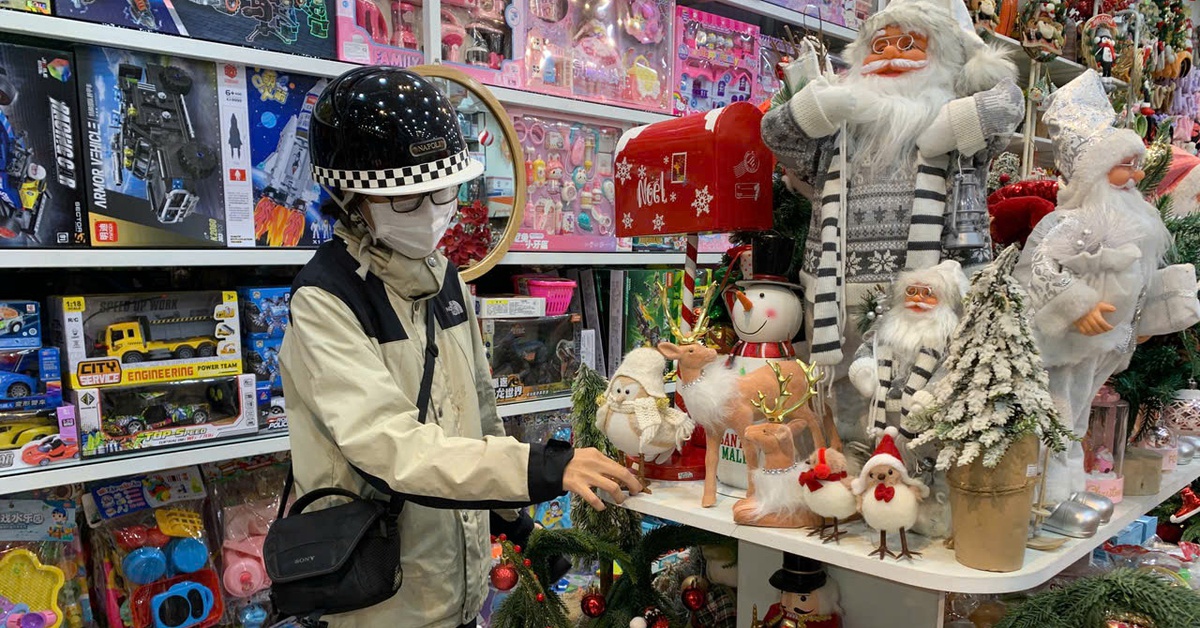 Đà Nẵng: Giáng sinh cận kề nhưng thị trường đồ trang trí ảm đạm