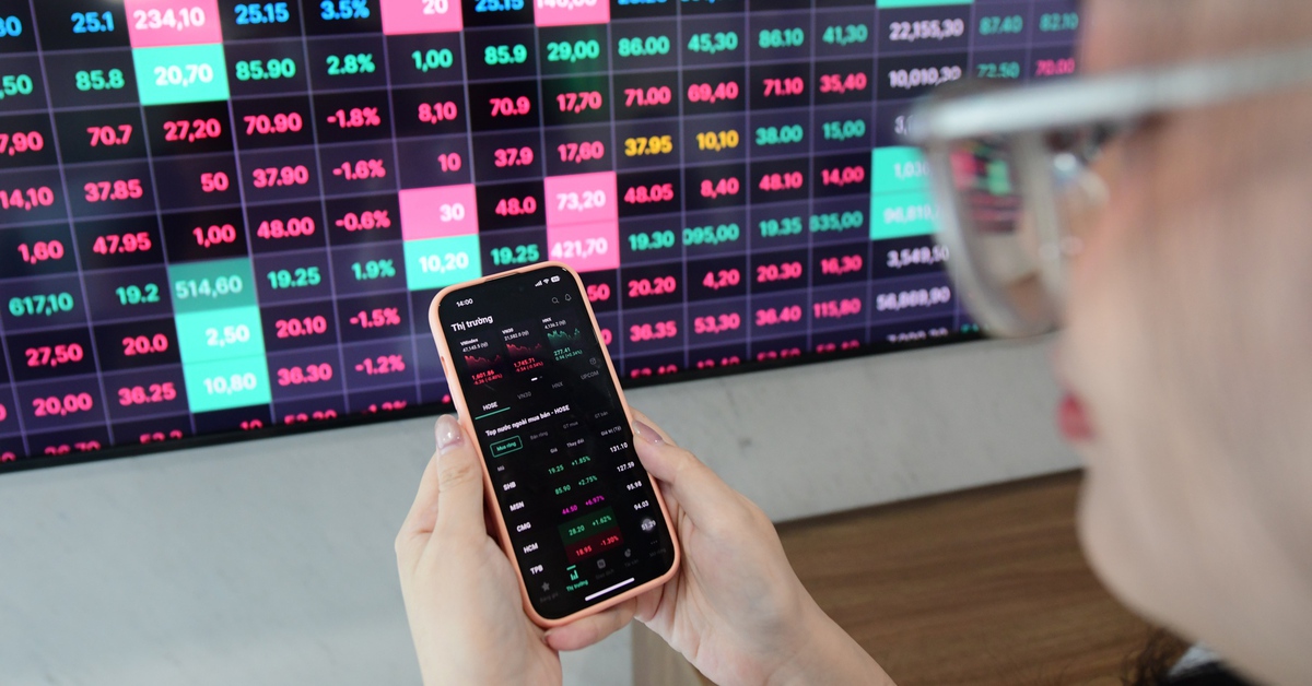 Diễn biến bất thường của loạt cổ phiếu sau tin thoái vốn nhà nước