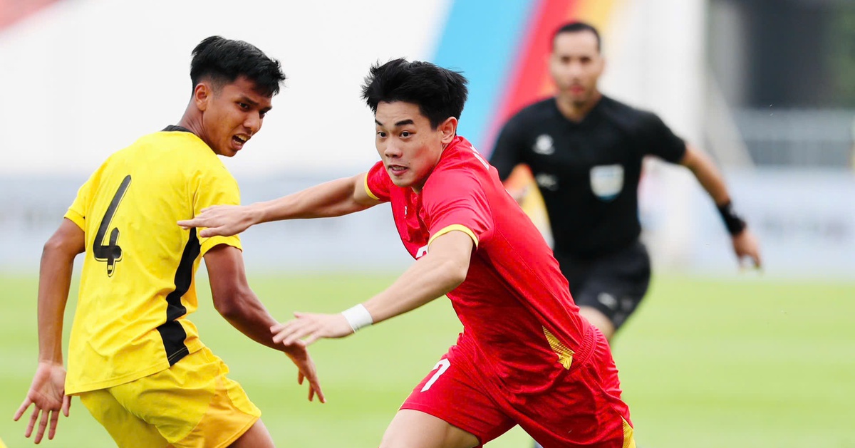 Bí mật danh tính tổ trọng tài điều khiển trận U22 Việt Nam - Thái Lan