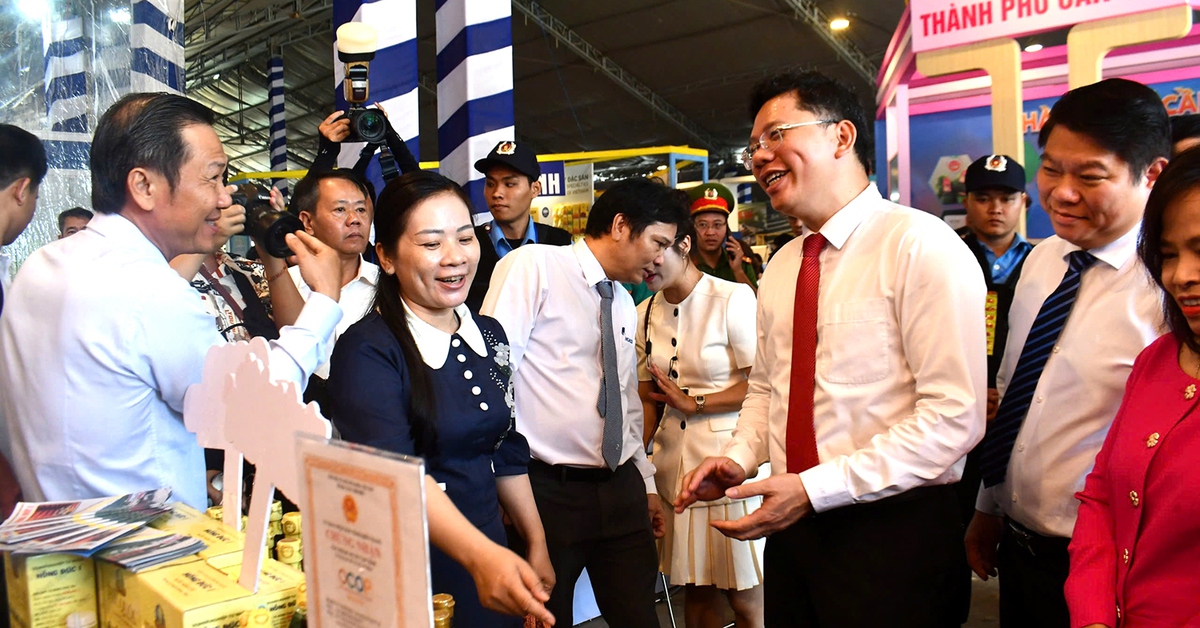 TP.HCM khai mạc Tuần lễ sản phẩm OCOP, đặc sản vùng miền và kết nối cung cầu