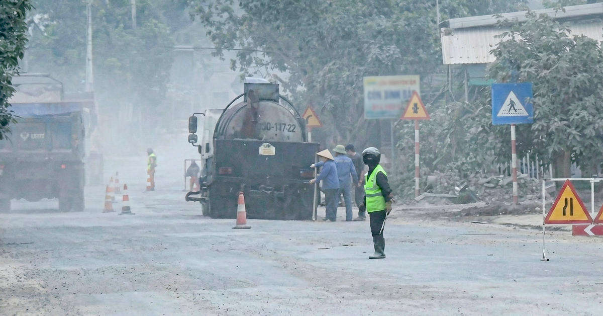 Đường Xuyên Á 'nát như tương', doanh nghiệp vận tải bỏ 300 triệu đồng ra vá tạm