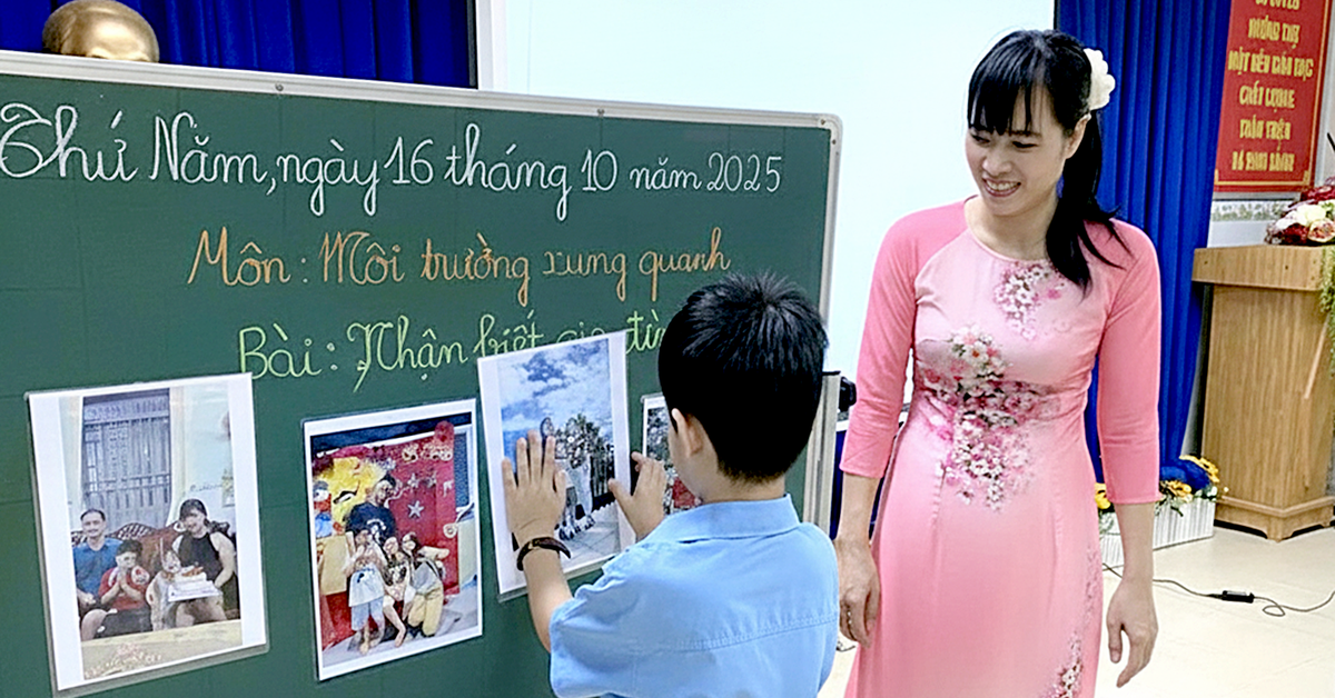 Trẻ tự kỷ nên học hòa nhập hay vào trường chuyên biệt?