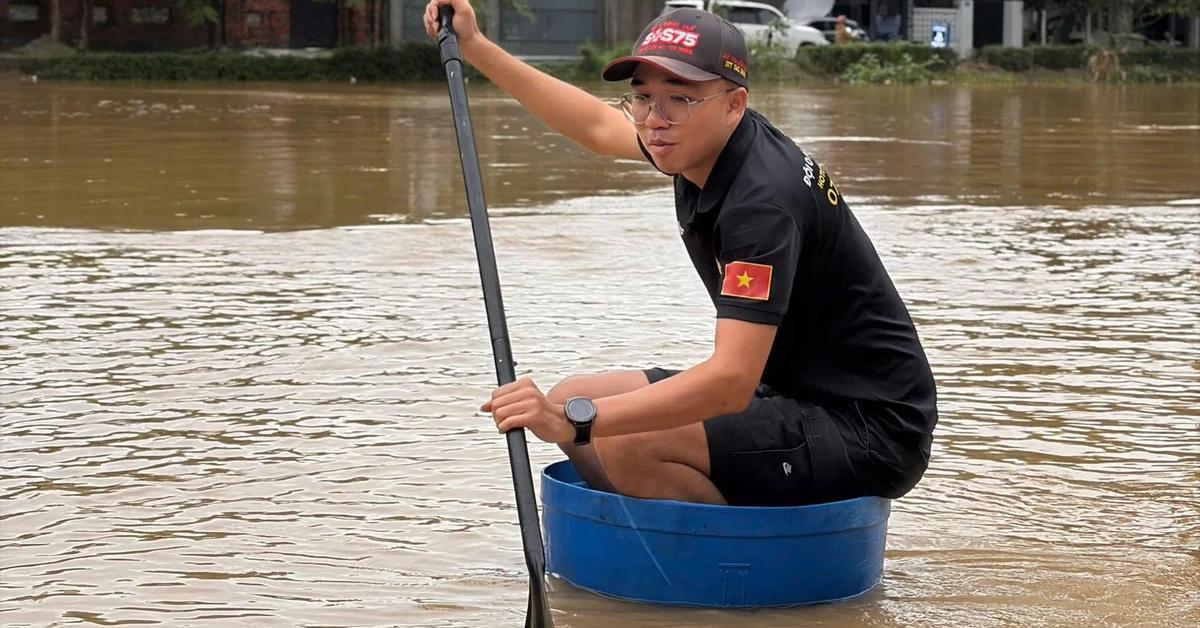 ‘Cha đẻ’ của thùng cứu trợ: Ba mẹ đặt tôi trong thùng nhựa đi tránh lũ
