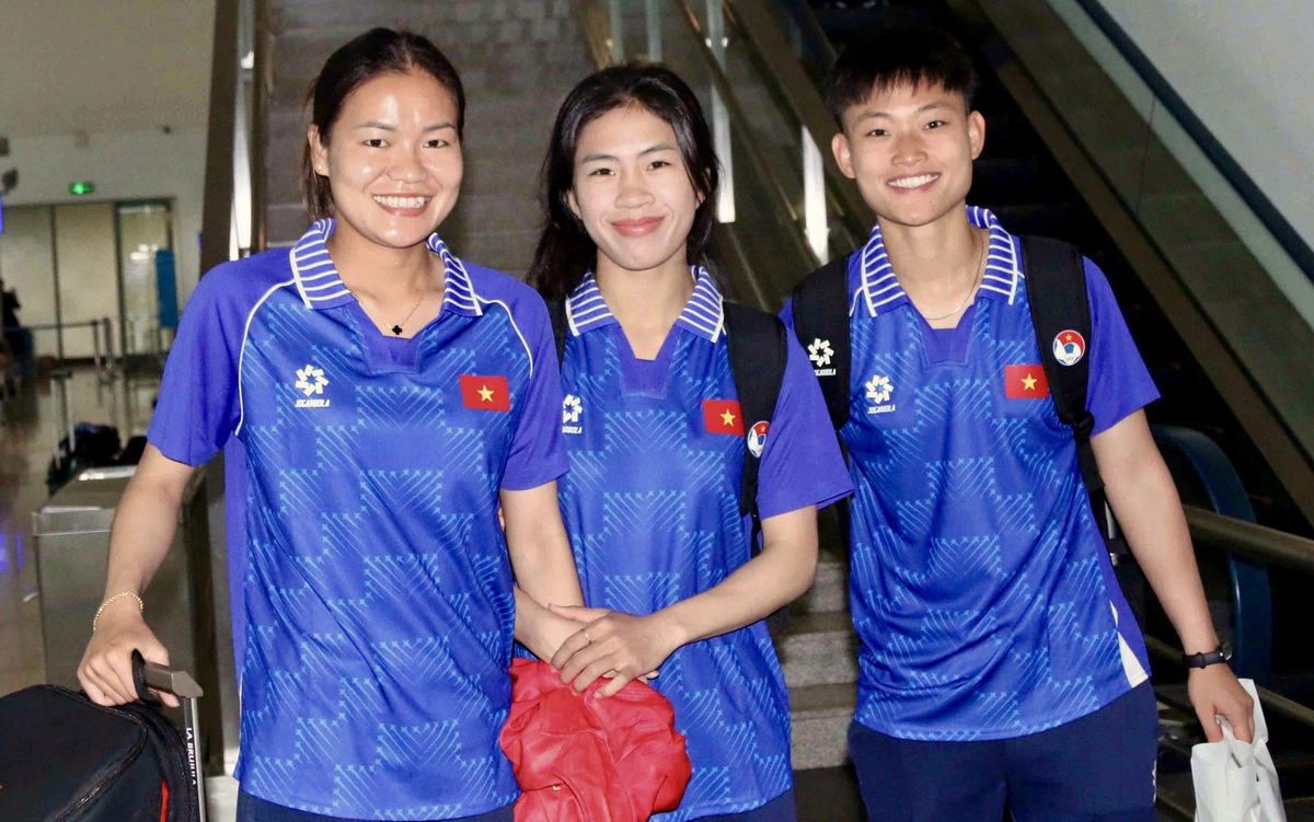 Dậy từ 4h20, tuyển nữ Việt Nam sang Thái Lan dự SEA Games 33