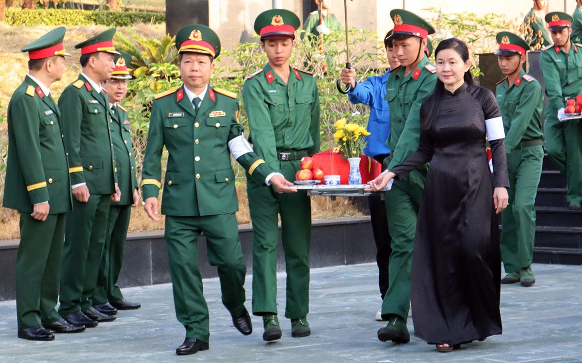 Đưa 30 hài cốt liệt sĩ hy sinh tại Campuchia về đất mẹ an táng