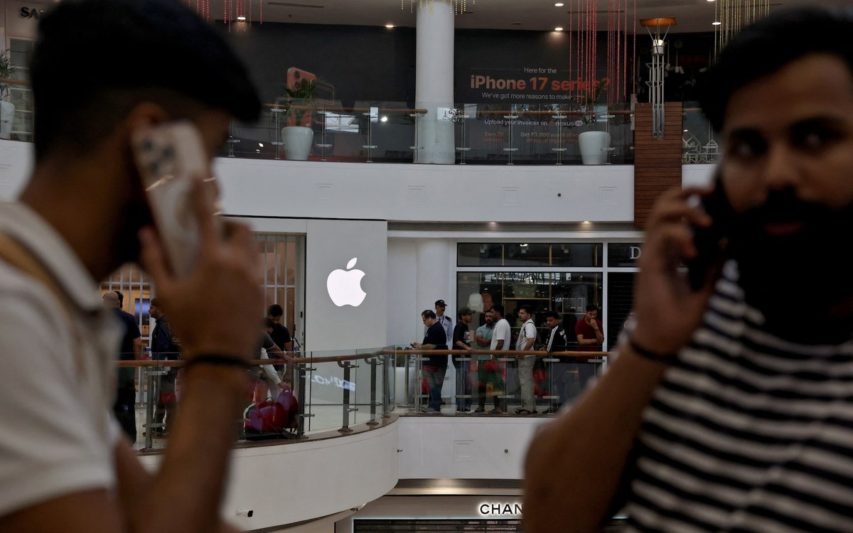 Google, Apple khuyên nhân viên nước ngoài tạm thời không rời Mỹ