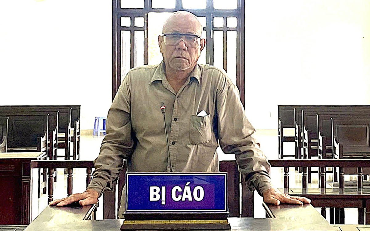 Giật 326 vé số rồi đi dọc đường bán lại, lãnh 15 tháng tù