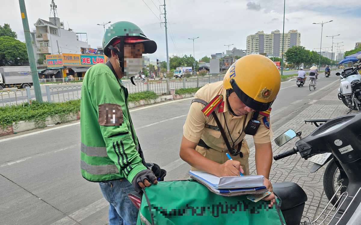 Danh sách 39 xe máy đi vào đường cấm trên đường Phạm Văn Đồng sáng 16-12 bị 'phạt nguội'