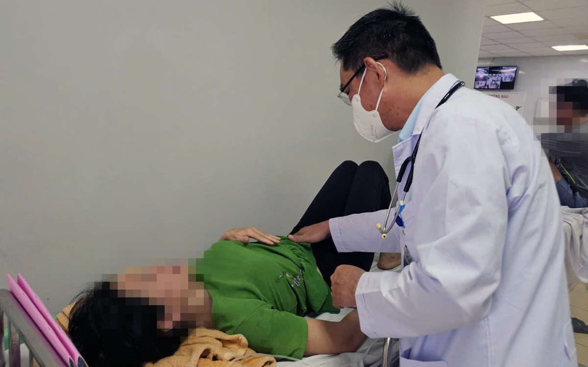 TP.HCM: 42 người ở phường Phú Mỹ nhập viện sau khi ăn bánh mì