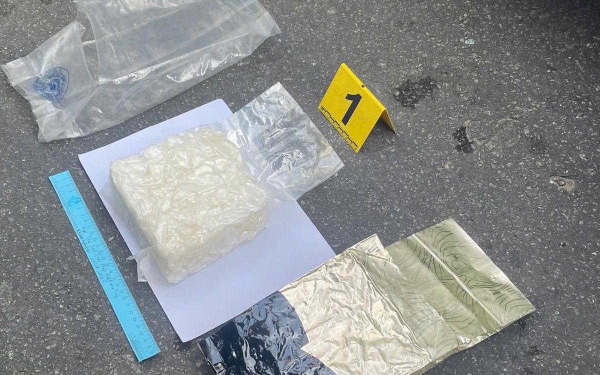 Vận chuyển 1kg hàng nghi là ma túy từ TP.HCM về Rạch Giá