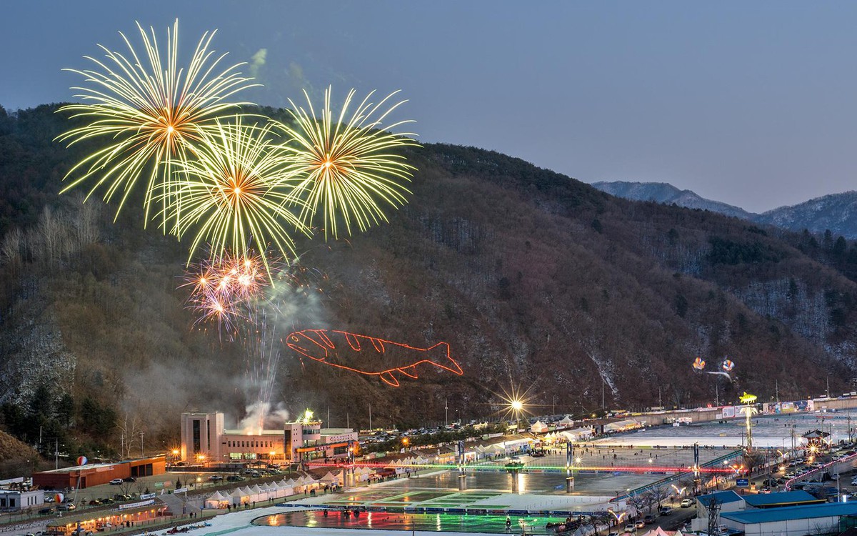Lễ hội câu cá trên băng Hwacheon Sancheoneo khai mạc vào tháng 1-2026
