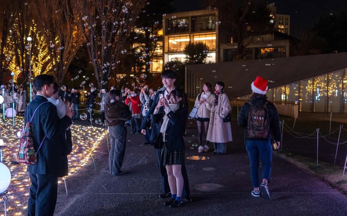 Nhật Bản giảm mạnh phí hộ chiếu, mong người dân ra nước ngoài nhiều hơn