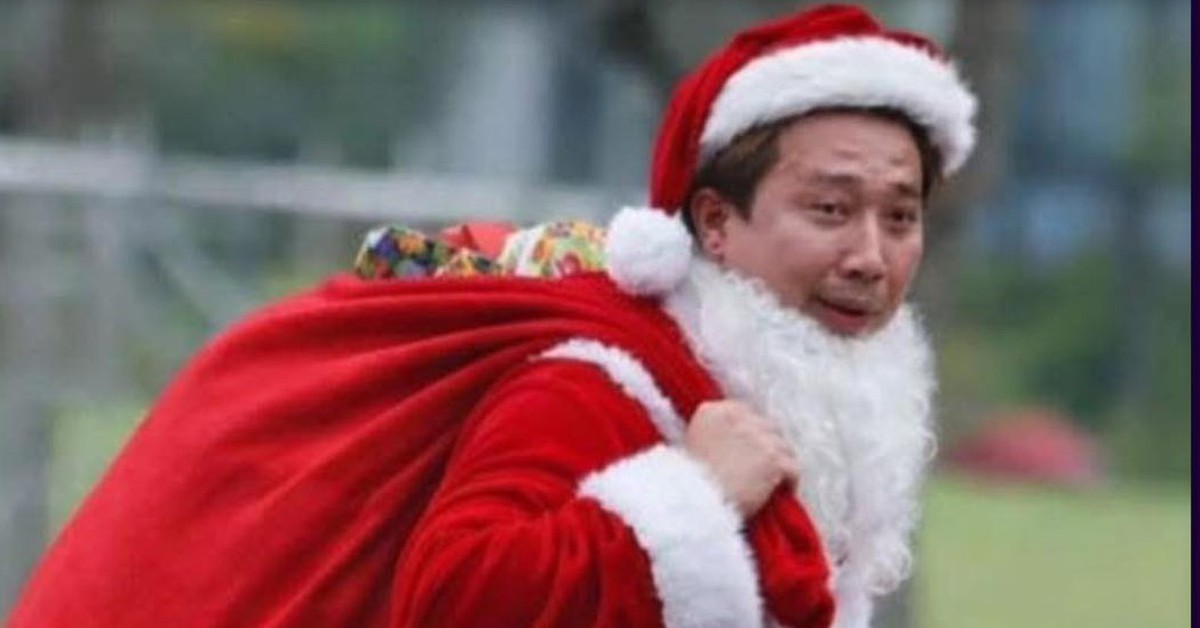 Trấn Thành hóa ông già Noel, vợ chồng Ngô Thanh Vân trang trí cây thông đón Giáng sinh