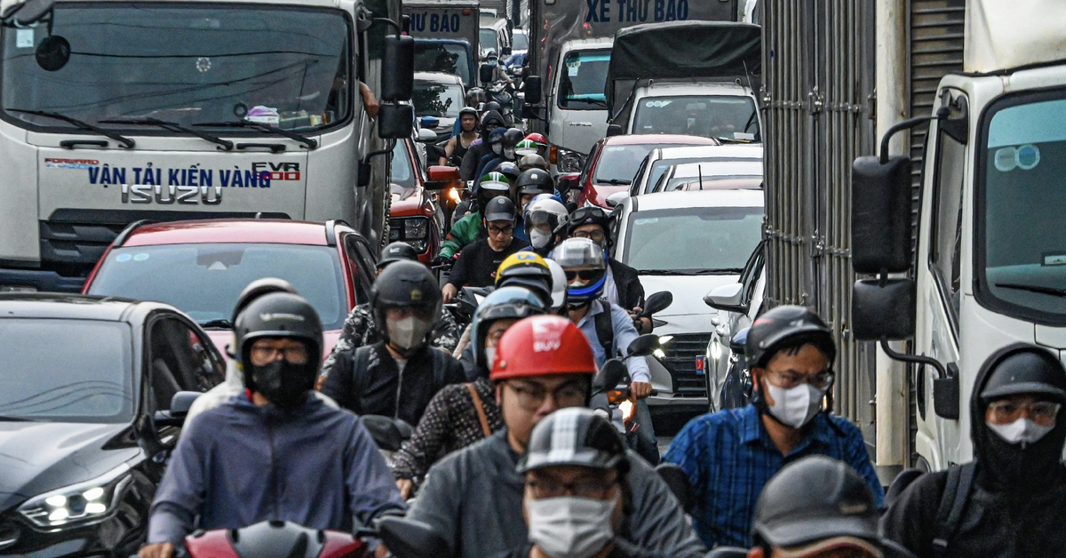 Đề nghị miễn giảm thuế, phí cho chủ xe xăng chuyển sang xe điện, kèm hỗ trợ tiền