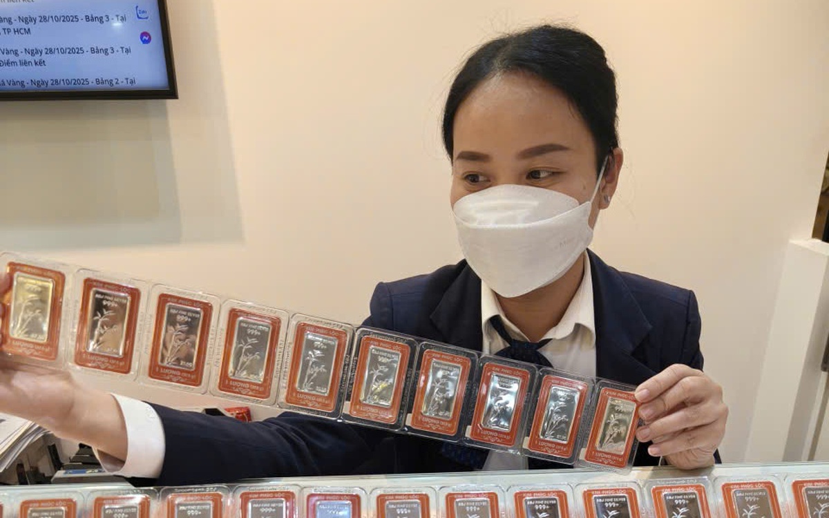 Giá bạc vượt 72 USD/ounce, tăng 38% trong một tháng