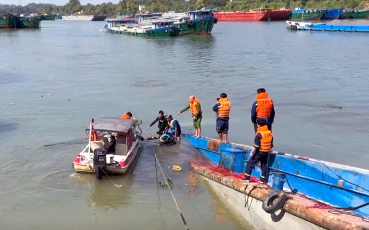 Chìm tàu chở đá trên sông Đồng Nai, một người chết