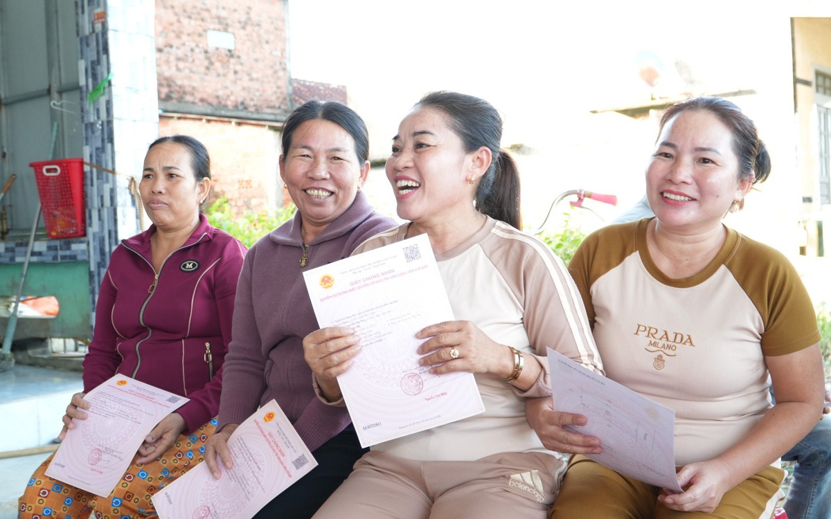 Chờ gần 20 năm, 18 hộ dân tái định cư ở Huế đã có sổ đỏ