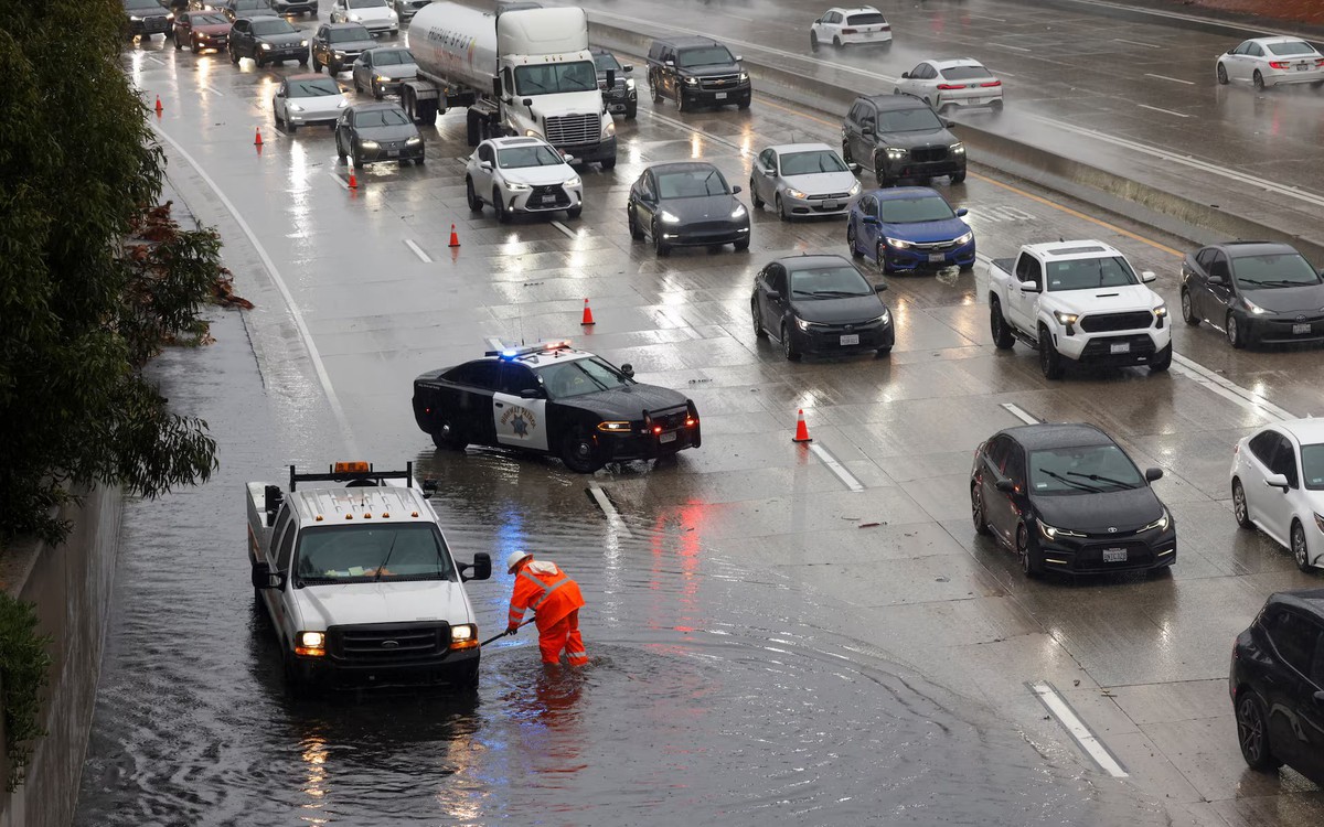 Heavy rains drench Southern California, spawn flash flooding, mud flows