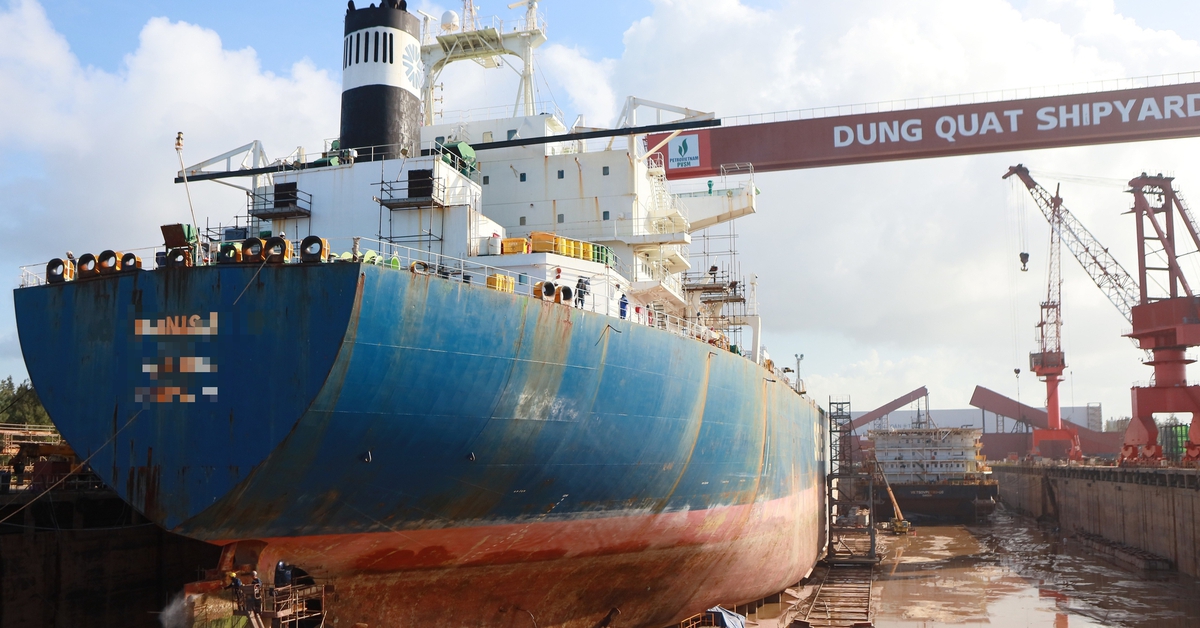 Nhà máy đóng tàu Dung Quất: Từ đổ nát đến doanh thu nghìn tỉ, có đối tác nước ngoài 'dòm ngó'