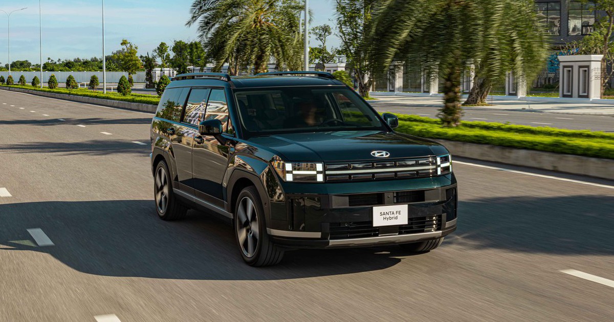 Tin tức giá xe: Hyundai Santa Fe Hybrid vừa ra mắt đã giảm hàng chục triệu đồng tại đại lý