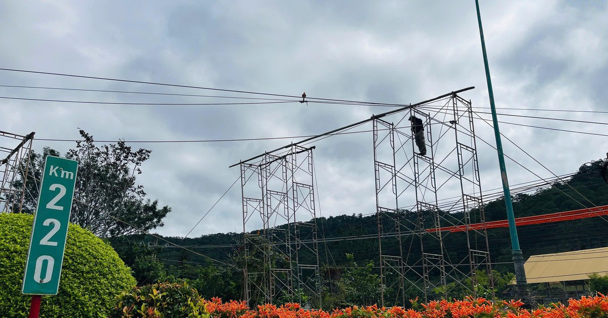 Khắc phục xong sự cố đường dây trung thế trên cao tốc Liên Khương - Prenn