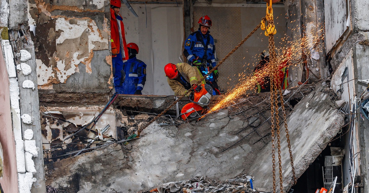 Ukraine tố Nga tập kích Kiev quy mô lớn trước cuộc gặp Trump - Zelensky