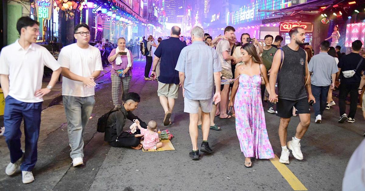 Đánh thức 'mỏ vàng' kinh tế đêm TP.HCM - Kỳ 1: Phía sau ánh đèn đêm phố Tây, phố Nhật