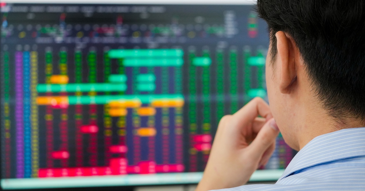 Cổ phiếu ngân hàng bất ngờ 'nổi sóng', chứng khoán bay cao